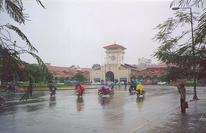  photo raininsaigonstreet2_zps5d845539.jpg